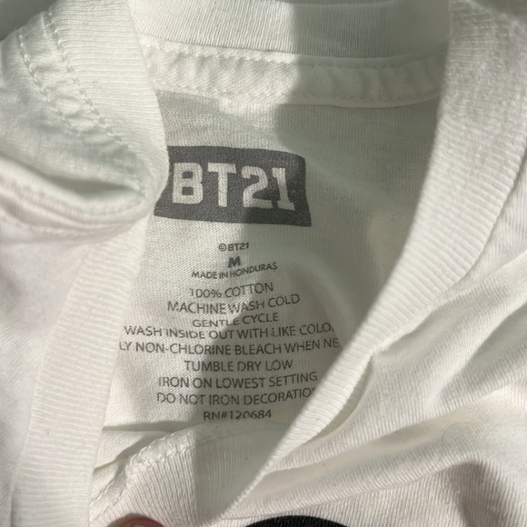 BT21 RJ Bread T-Shirt - Picture 4 of 4
